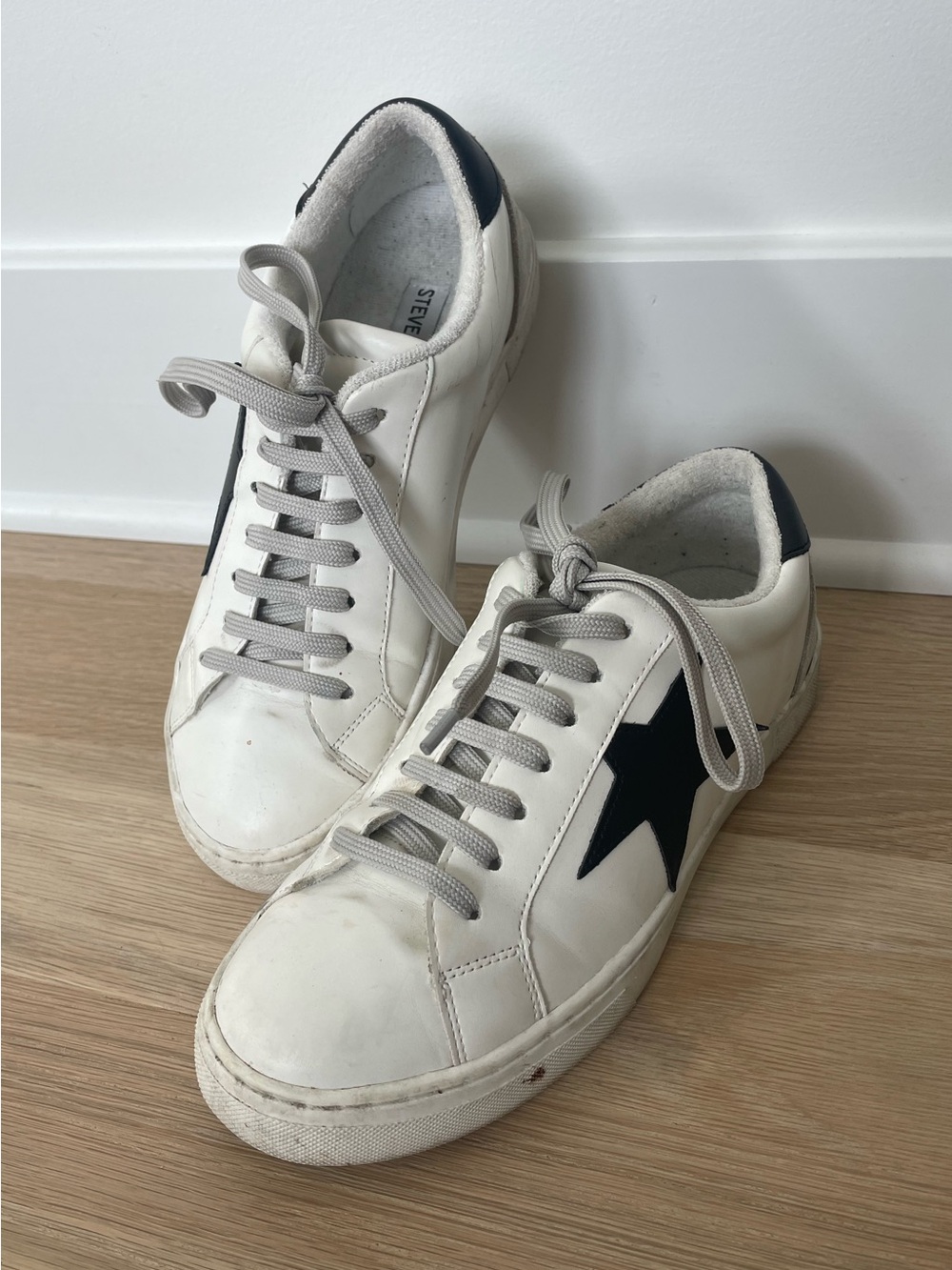 Steve Madden Rezume White Leather Sneakers with Black Star Accent 8